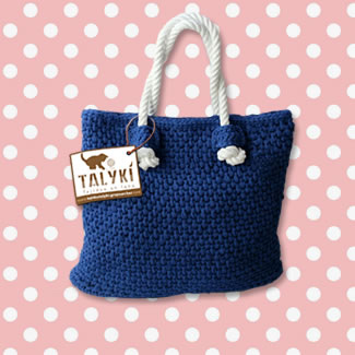 Bolso o cartera tejida a mano. Bolsos personalizados. Carteras personalizadas.Bolsos en trapillo. Talykí Taller de Tejidos y diseño textil