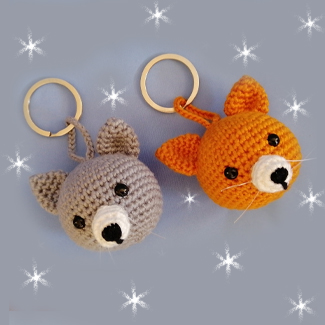 Llaveros tejidos personalizados. Llavero de gato. Gato tejido. Llavero amigurumi. Gato amigurumi. Talykí Taller de Tejidos y diseño textil