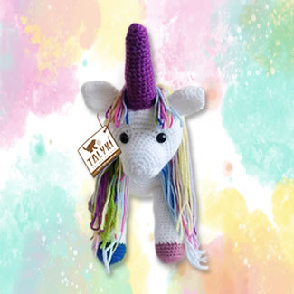 Unicornio tejido. Muñecos tejdos personalizados. Talykí Taller de Tejidos y diseño textil